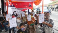 Lalu bantuan Rp300 ribu per bulan untuk Juni hingga Desember. BST diberikan selama sembilan bulan dimulai dari April hingga Juni 2020. Untuk Juli dan Agustus, akan diberikan sekaligus untuk dua tahap pada Agustus. 