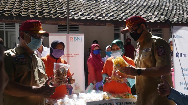 Penyaluran BST dan Sembako di Kulon Progo