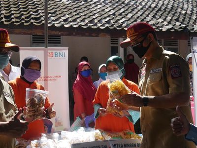 Penyaluran BST dan Sembako di Kulon Progo