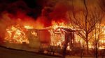 Rumah dan Mobil Ini Hangus dalam Kebakaran Hutan California