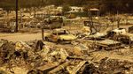 Rumah dan Mobil Ini Hangus dalam Kebakaran Hutan California
