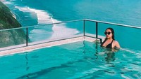 Liburan dengan kekasihnya dan berpose seksi, Salmafina dihujat habis-habisan oleh netizen. Foto: Instagram