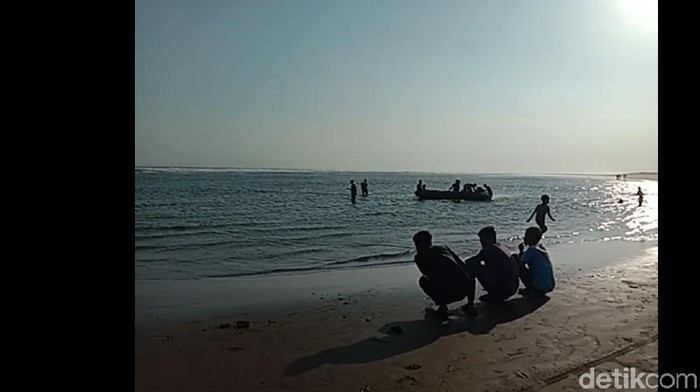 Seorang santri hilang terseret ombak di pantai Cipatujah Tasik