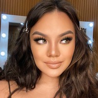 Seperti Kylie Jenner, untuk lipstik Shaffa lebih suka dengan warna nude. Namun penampilannya tetap glamour dengan bulu mata palsu super tebal.  Foto: dok. Instagram