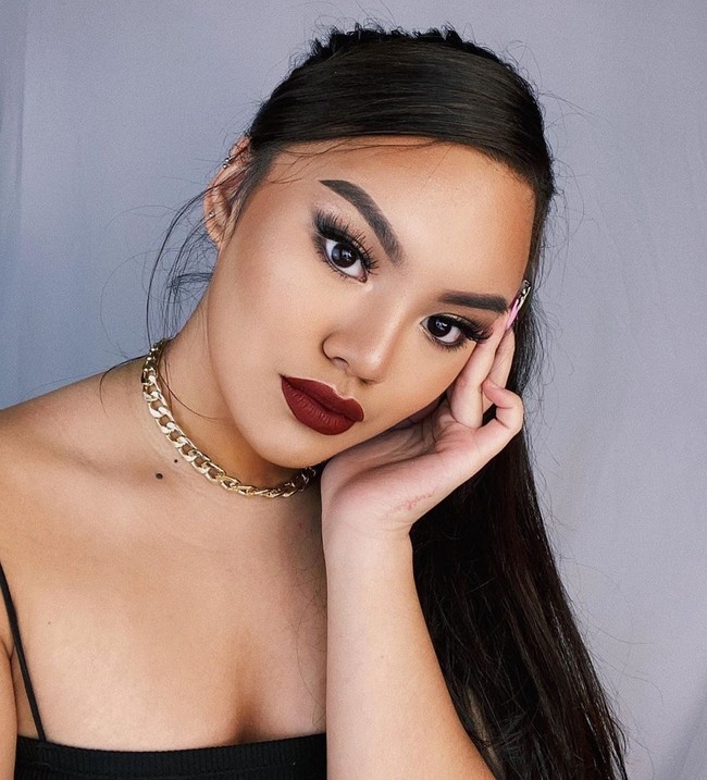Shafa semakin mendalami makeup ketika dirinya bersekolah di Australia. Karena lebih banyak di rumah, Shafa terus melatih dirinya dengan alat-alat makeup.  Foto: dok. Instagram