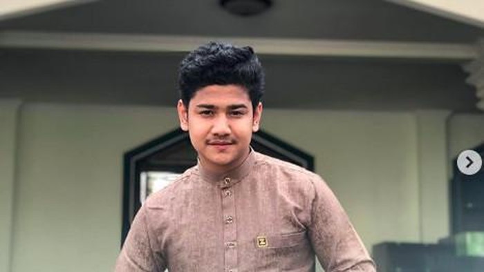 pose Syakir Daulay