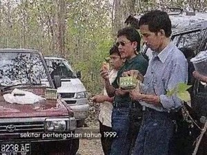 Beredar Foto Jadul Jokowi, Disebut Saat Temani Pembeli Kayu dari LN