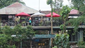 Wisata Alam Kediri Masih Tutup, Warga Kunjungi Kafe di Kaki Gunung