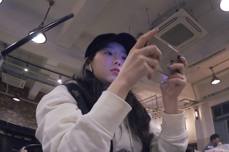 Sama saja seperti manusia pada umumnya, idol K-Pop juga suka main video game, sebut saja namanya Lisa Blackpink dan Hayoung Apink. Siapa lagi lainnya?