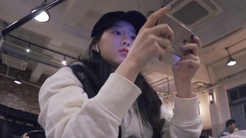 Taeyeon Girls Generation juga gemar main game. Dia pun pernah memamerkan keyboard rainbow untuk gaming fancy ala Taeyeon. Foto: via Soompi