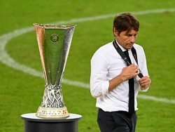 Antonio Conte pernah membawa Inter Milan ke final Liga Europa 2019/2020, namun gagal menjadi juara setelah ditumbangkan Sevilla. (Foto: Getty Images/Pool)