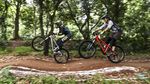 Seru! Pesepeda Berlatih di Dual Cross Track Hutan UI
