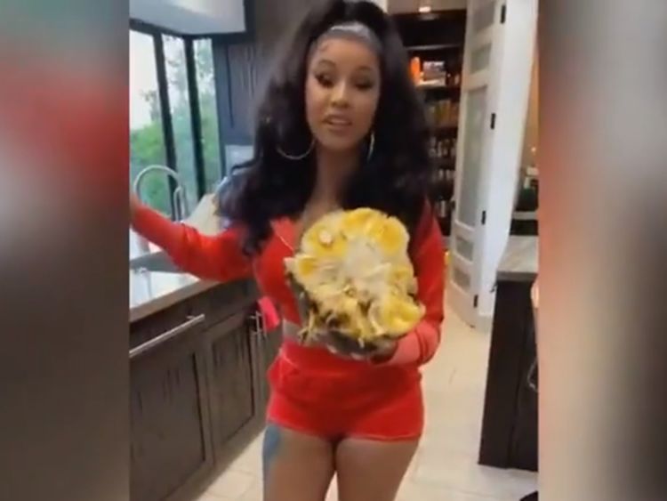 Cardi B, Si Pencinta Buah Nangka hingga Seafood