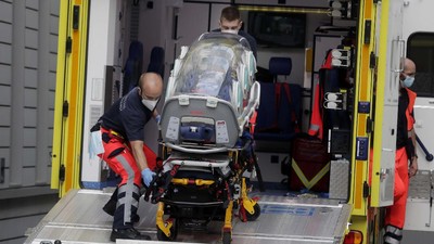 Diduga Diracun, Navalny, Pengkritik Putin Diterbangkan ke Jerman