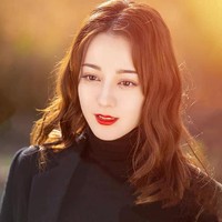 Dari China, ada nama Dilraba Dilmurat.  I-Magazine pernah menobatkan sang aktris sebagai wanita tercantik di Asia pada 2018. (Foto: Dok. Facebook Dilraba Dilmurat)