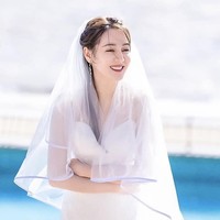 Fakta menarik dari drama terbaru Dilraba Dilmurat ini, fans dari aktris China tersebut sempat menyatakan boikot untuk mendukung mempromosikan Love Designer. Mereka memboikot karena seharusnya Dilraba menerima top billing atau tampil sebagai bintang utama dalam poster promo. Foto: Dok. Facebook Dilraba Dilmurat