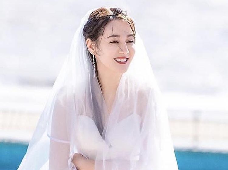 8 Foto Dilraba Dilmurat, Wanita Tercantik Asia di Serial Terbaru Love Designer