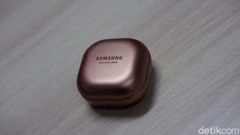 Selian Mystic Bronze ini, ada pilihan Mystic White dan Mystic Black. Foto: Adi Fida Rahman/detikINET