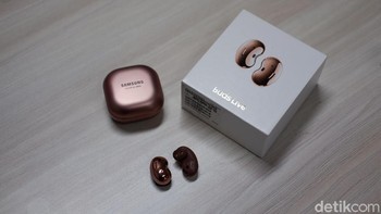 Galaxy Buds Live dijual seharga Rp 2,6 juta. Foto: Adi Fida Rahman/detikINET