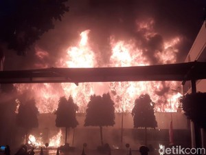 Kebakaran Gedung Kejaksaan Agung Membesar, Ruang Kerja Jaksa Agung Terbakar