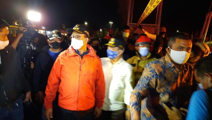 Gubernur DKI Anies Baswedan cek lokasi kebakaran besar di Gedung Kejaksaan Agung.