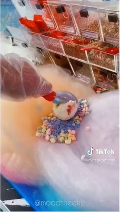 Gulali isi es krim dan marshmallow