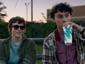 Netflix Hentikan Produksi I Am Not Okay With This dan The Society