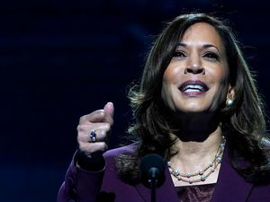Cawapres AS Kamala Harris Ogah Pakai Vaksin Corona dari Trump
