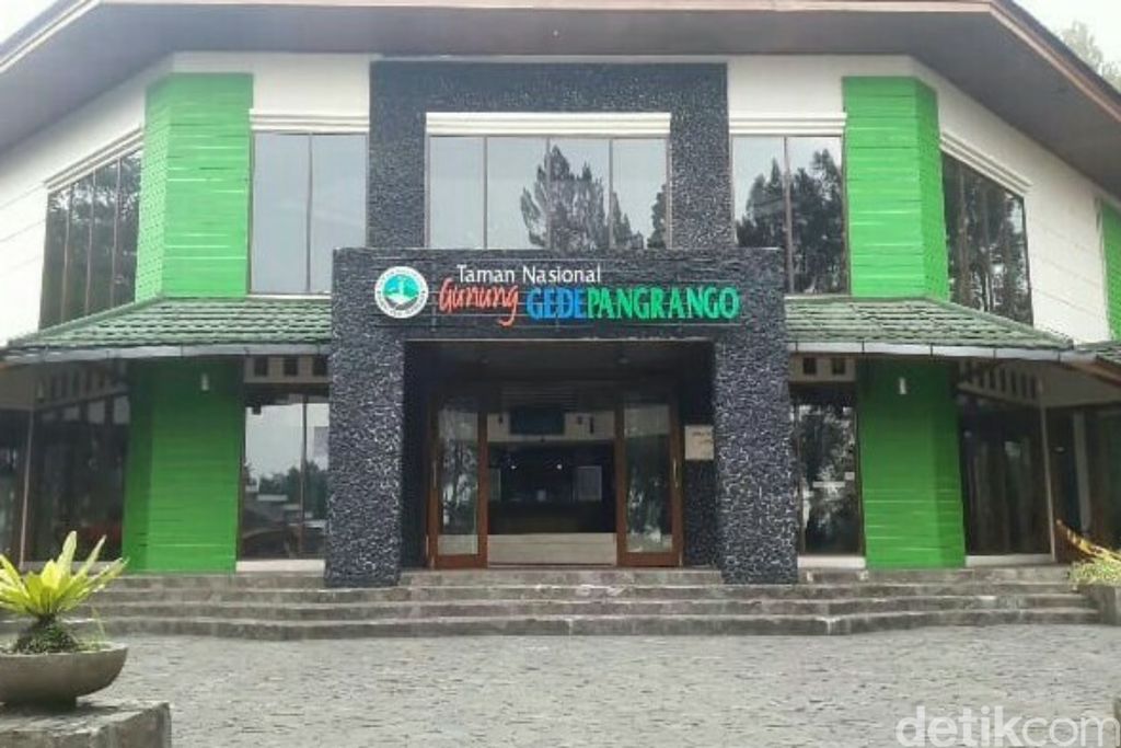 Kantor pengelola Taman Nasional Gunung Gede Pangrango