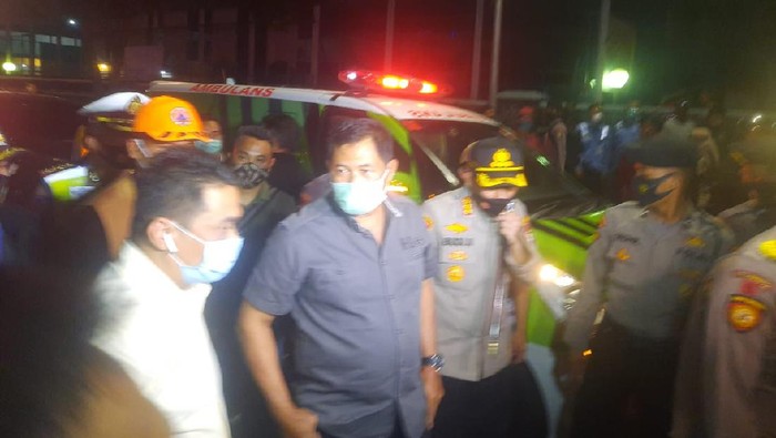 Kapolda Metro Irjen Nana Sudjana mengecek lokasi kebakaran di Gedung Kejaksaan Agung