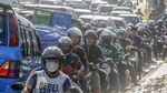 Lalin di Jalan Raya Puncak Padat Merayap