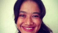 Ini senyum manis wanita dengan sapaan akrab Ozie. Dunia peran rupanya bukan hal baru untuk Ozie karena ia sudah aktif bermain teater sejak 2007, ketika kuliah di Universitas Muhammadiyah Yogyakarta. Foto: Instagram ozie_zie