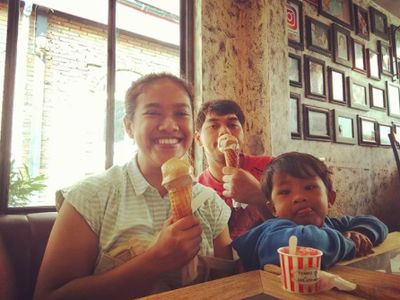 Bu Tejo Tilik Doyan Makan Gelato, Ini Buktinya!
