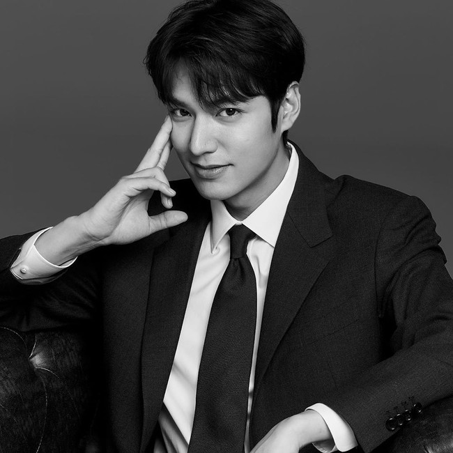 3. Lee Min HoPopularitas Lee Min Ho juga masih mendaratkannya di posisi ketiga sebagai aktor terganteng menurut polling KingChoice di 2021. Tak heran memang mengingat ia banyak jadi favorit wanita dari berbagai kalangan. Foto: Instagram