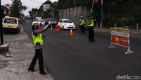 Peningkatan kendaraan terjadi karena banyaknya warga yang menuju kawasan wisata Lembang pada libur panjang ini.