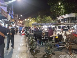 Suasana Jalan-jalan Malam di Malioboro di Era New Normal