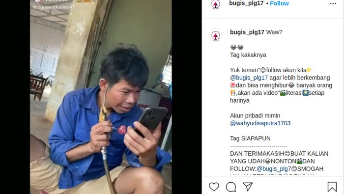 Mekanik pakai kompresor untuk tata rambut.