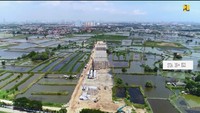 Proyek Jalan tol Cibitung – Cilincing membentang sepanjang 34 km dikerjakan PT. Cibitung Tanjung Priok Port Tollways terdiri atas 4 seksi. Seksi 1 SS Cibitung – Gabus Indah (12,77 km) progresnya mencapai 96,94 %, Seksi 2 Gabus Indah – Muara Bakti (6,05 km) progresnya mencapai 91,31 %, Seksi 3 Muara Bakti – Kanal Banjir Timur (10,64 km) progresnya mencapai 82,52 %, dan Seksi 4 Kanal Banjir Timur – Cilincing (4,56 km) progresnya mencapai 43,83 %. Foto: Dok. Kementerian PUPR