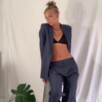 Saat ini Mia Regan dikontrak oleh agensi terkenal Storm Model Management yang berbasis di London. Foto: Instagram @mimimoocher