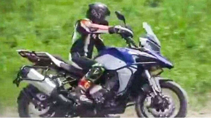Motor Petualang Benelli TRK 800