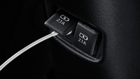 Toyota Yaris disediakan charger ponsel. Foto: dok. Toyota Thailand