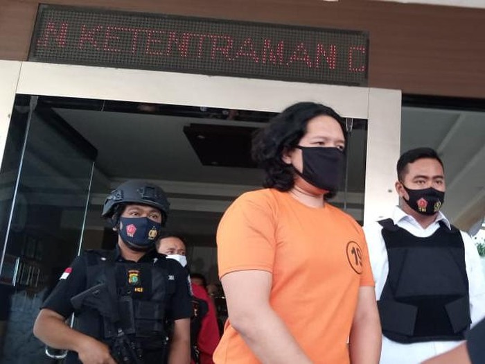 Penampakan Drummer J-Rocks yang Ditangkap Terkait Ganja