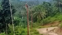 Satu demi satu desa terpencil kini mulai terlistriki oleh PLN. Foto: Dok. PT PLN (Persero)