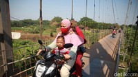 Kini dengan adanya jembatan ini, para pemotor dapat mempersingkat jarak tempuh.
