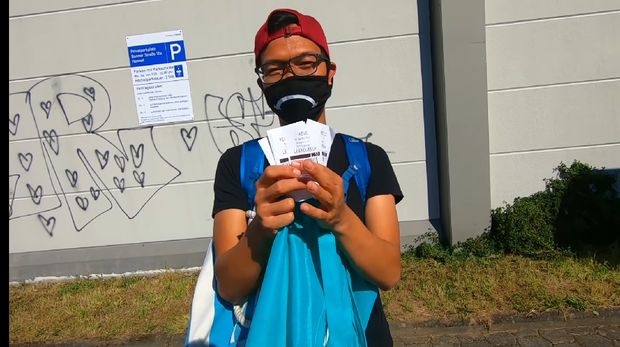 pria cirebon ajak istri memulung