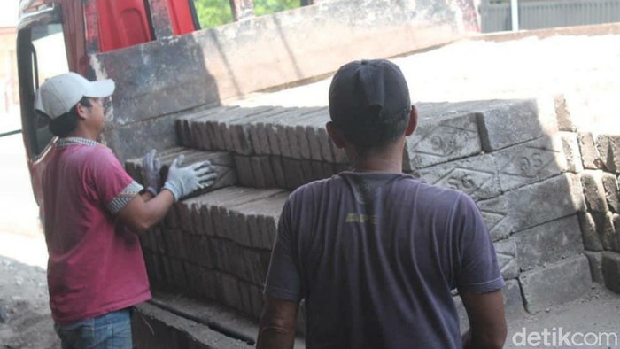 rutilahu di cianjur pakai limbah plastik