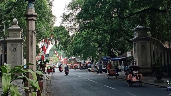 Jalan-jalan ke Kota Solo, belum lengkap bila tak mencoba serabi. Srabi solo atau serabi solo adalah sebuah makanan ringan yang berasal dari Solo, Jawa Tengah. (Foto: Gede Leo/dtraveler) Jalan-jalan ke Kota Solo, belum lengkap bila tak mencoba serabi. Srabi solo atau serabi solo adalah sebuah makanan ringan yang berasal dari Solo, Jawa Tengah. (Foto: Gede Leo/dtraveler)