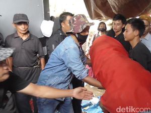 Tradisi Mangaro, Membersihkan dan Memindahkan Jasad di Mamasa
