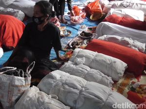Melihat Tradisi Memindahkan Jenazah di Mamasa