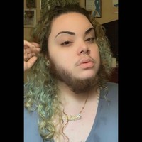 Alma Torres bukanlah seorang pria atau transgender. Dia adalah wanita tulen asal New York yang punya gangguan hormon polycystic ovary syndrome atau PCOS.  Foto: dok. Instagram